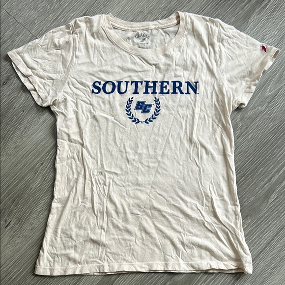 Like-new Women’s Southern Connecticut State University Tee Shirt - Picture 2 of 5